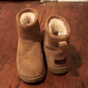 UGG Classic Mini Waterproof Boot- size 8, like new